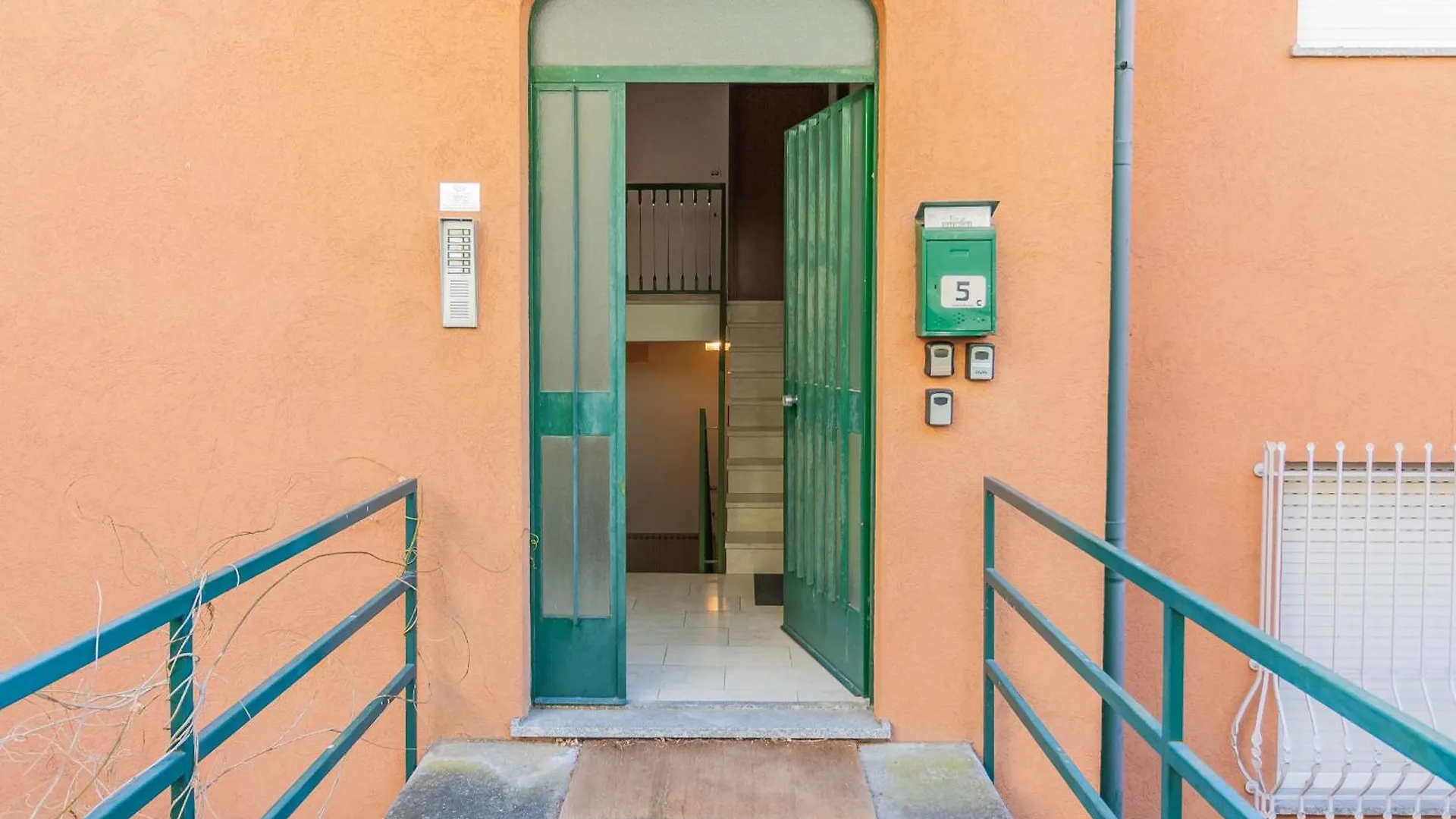 Roberta S Home Perledo شقة